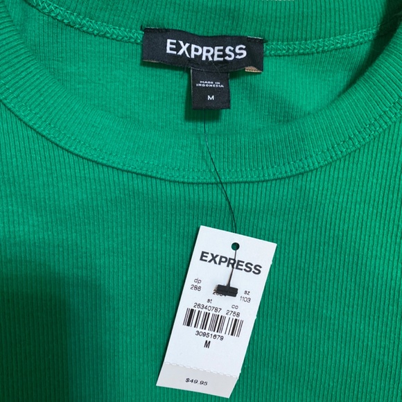 Express size M Kelly green top new with tags - Picture 2 of 3